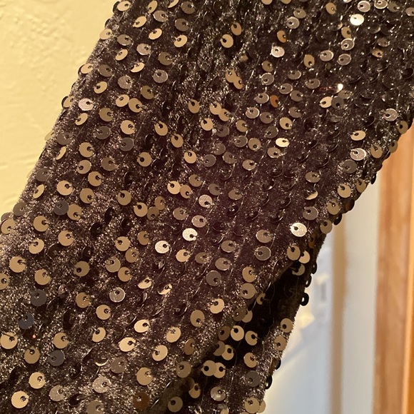 Gorgeous, fancy below the knees black sequins, long sleeve dress - Picture 4 of 5